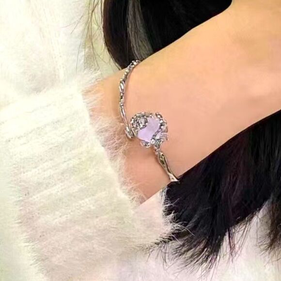 ✨🆕✨ Elegant Chic Purple Rose Flower Bracelet Cuff ✨ - Picture 1 of 11